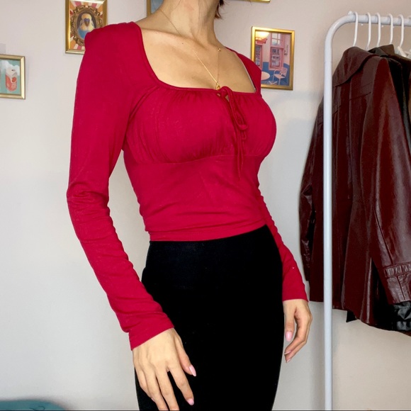 ‼️SOLD‼️SHEIN Ruched Red Top - Picture 3 of 9